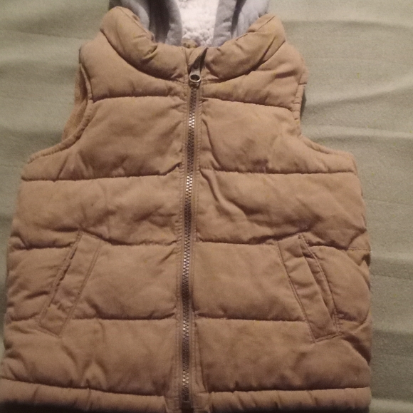 Hooded vest - Picture 2 of 2